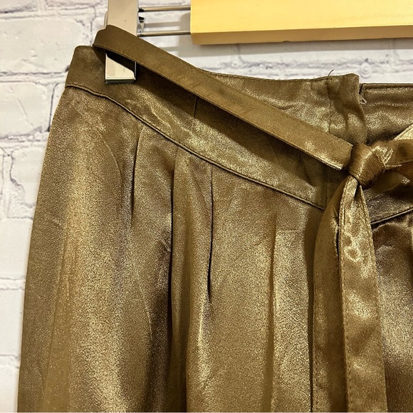 Vintage metallic gold, satin pleated trousers - Picture 5 of 11